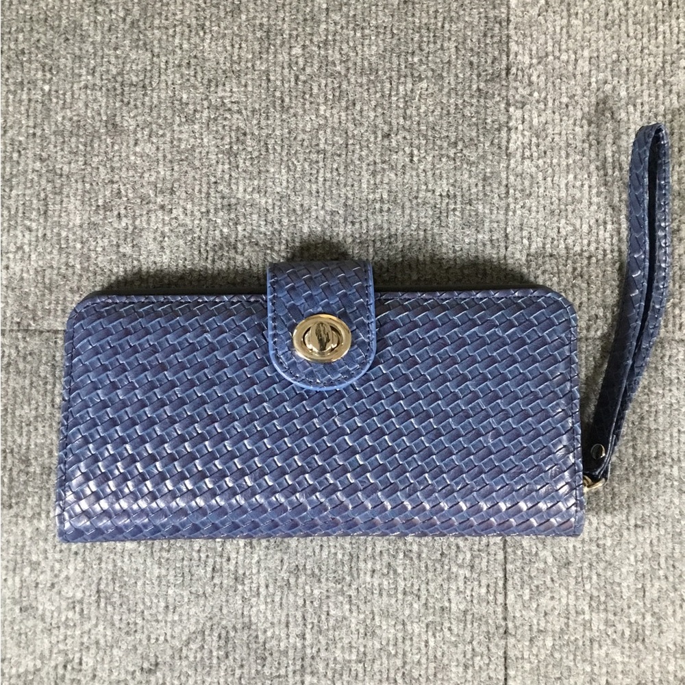 Wristlet wallet blue EUC
